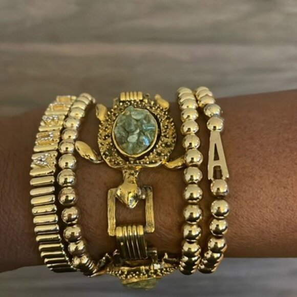 Rare Vintage Jewelry - 1950’s Vintage Crushed Jade Turtle Bracelet Gold Tone Classic Clasp Closure